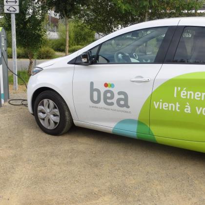 Borne et voiture électrique Béa